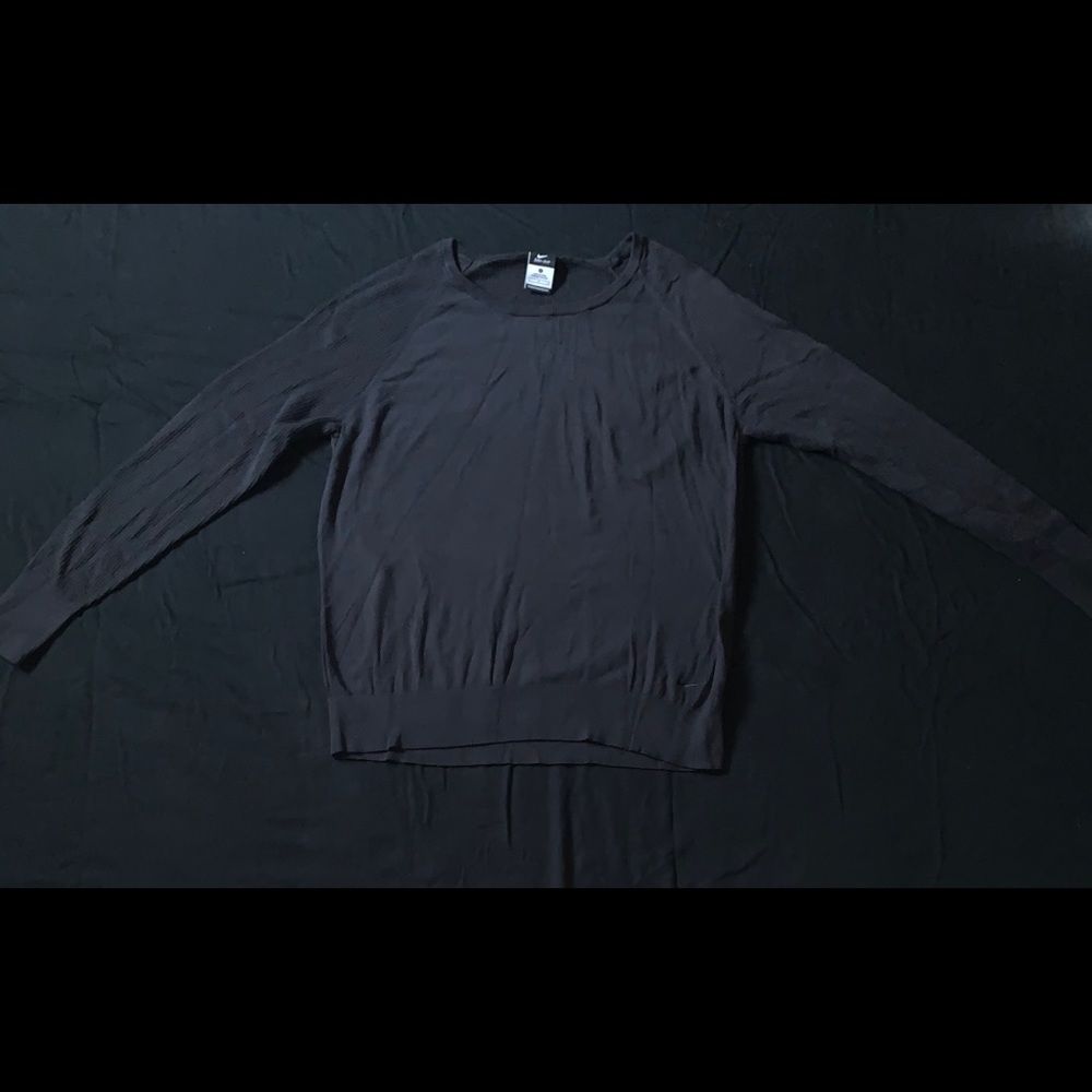 Women Nike Sweater Size Large in Good Condition